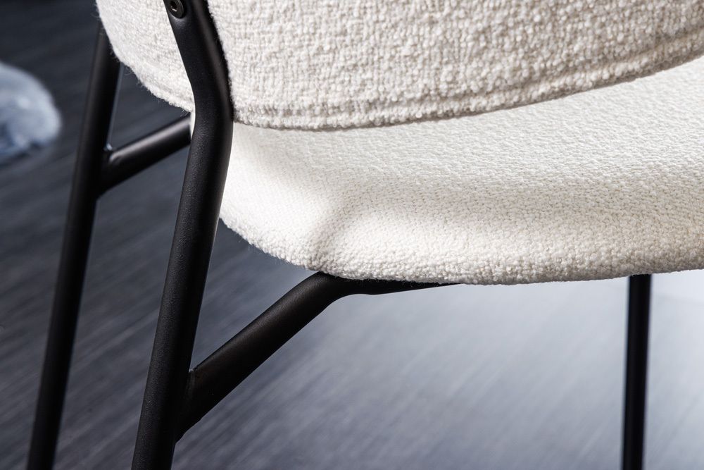 Design Stuhl VOGUE weiß Bouclé schwarze Metallbeine