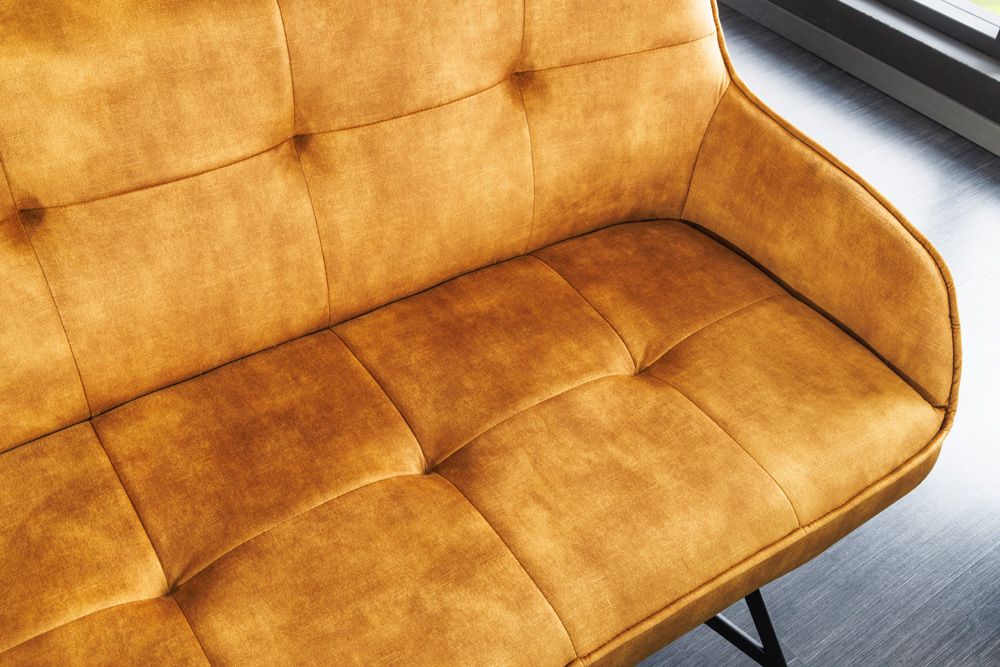 Design Sitzbank EUPHORIA 160cm senfgelb Samt Retrostil Ziersteppung Hairpin Legs Metallbeine Armlehnen