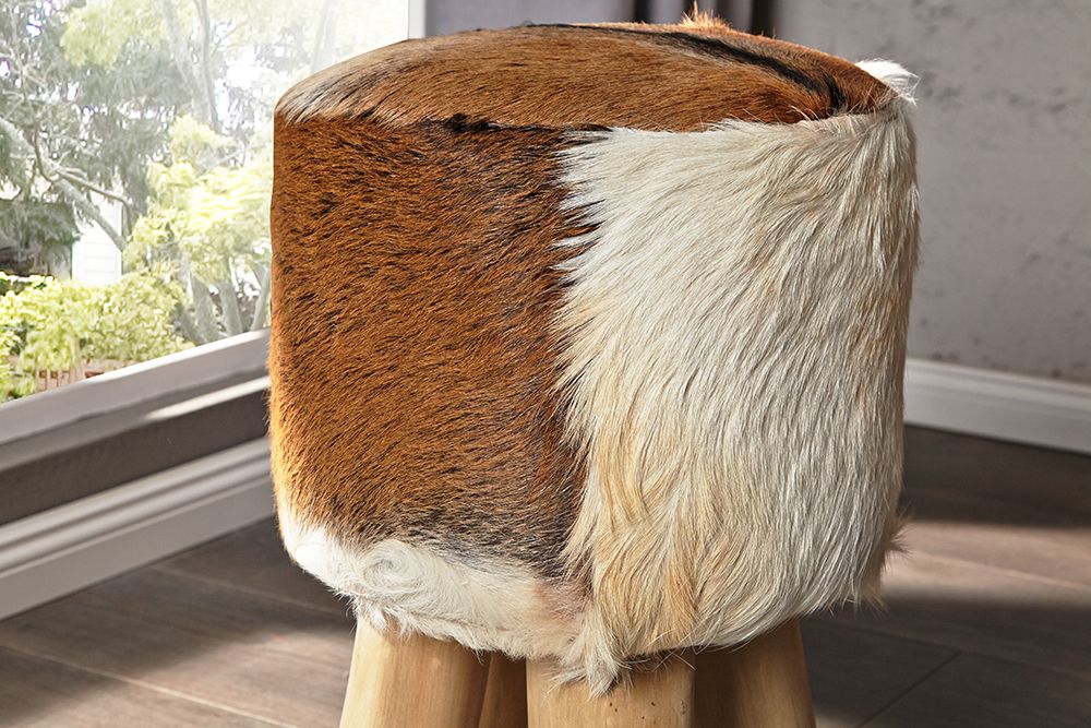 Design Sitzhocker HIDE 45cm braun weiß mit Ziegenfell und Teakholz