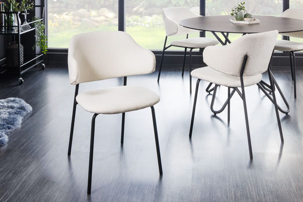 Design Stuhl VOGUE weiß Bouclé schwarze Metallbeine
