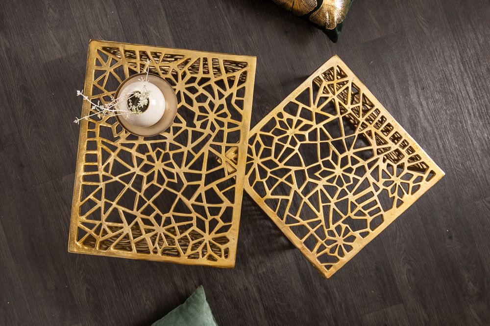 Handgearbeiteter Couchtisch ABSTRACT 50cm 2er Set gold im Gap Design