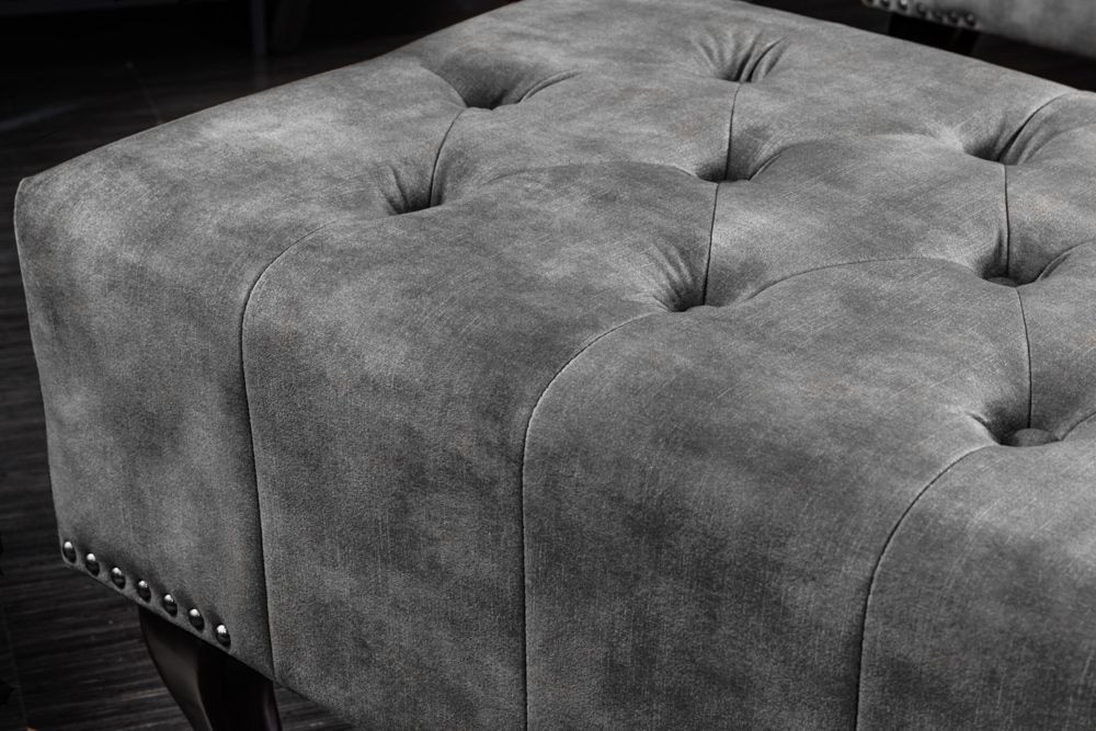 Design Sitzhocker CHESTERFIELD 80cm grau Samt Knopfheftung Nietenbesatz