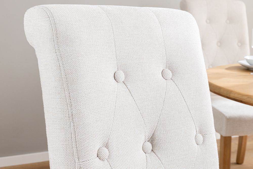 Design Stuhl CASA beige Strukturstoff Massivholzbeine mit Zierknöpfen und Nackenrolle