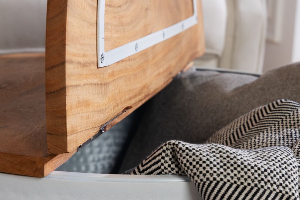 Runder Couchtisch ORIENT STORAGE 60cm weiß Akazienholz mit Stauraum Hammerschlag handmade