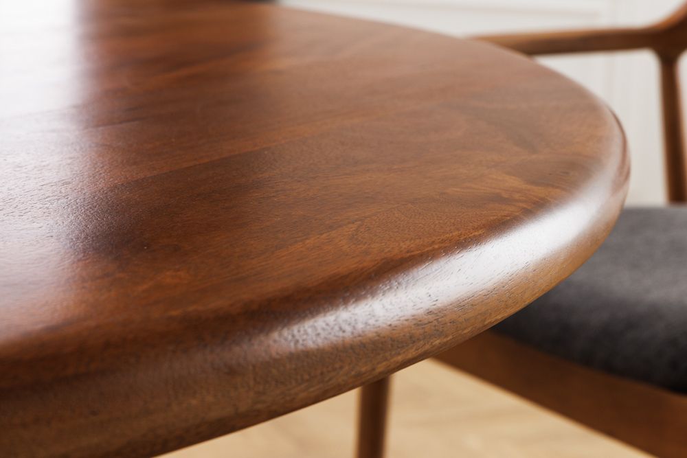 Massiver Esstisch MAESTRO 130cm braun Mangoholz rund mit Säulenfuß