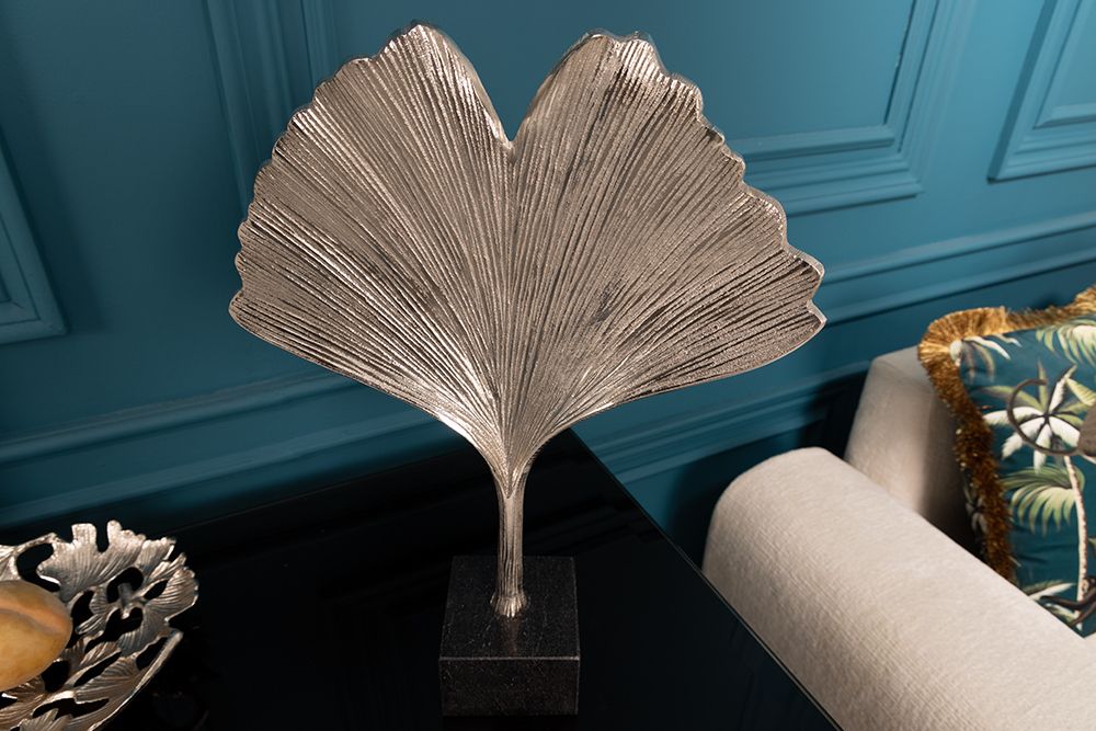 Dekorative Skulptur GINKGO LEAF 45cm silber handmade Metall mit Marmorsockel
