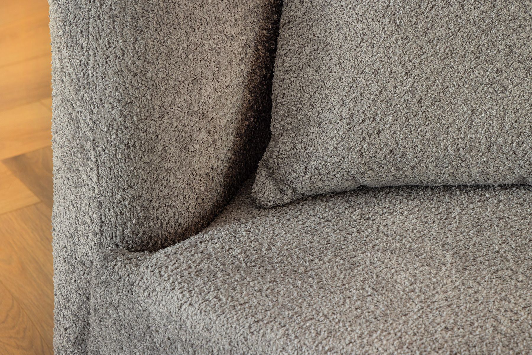 Modernes Sofa ATELIER 230cm grau Bouclé  3-Sitzer Couch inkl. Kissen