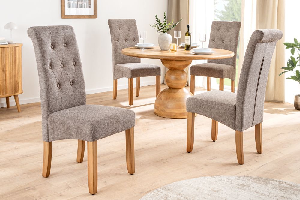 Design Stuhl CASA taupe Strukturstoff Massivholzbeine mit Zierknöpfen und Nackenrolle