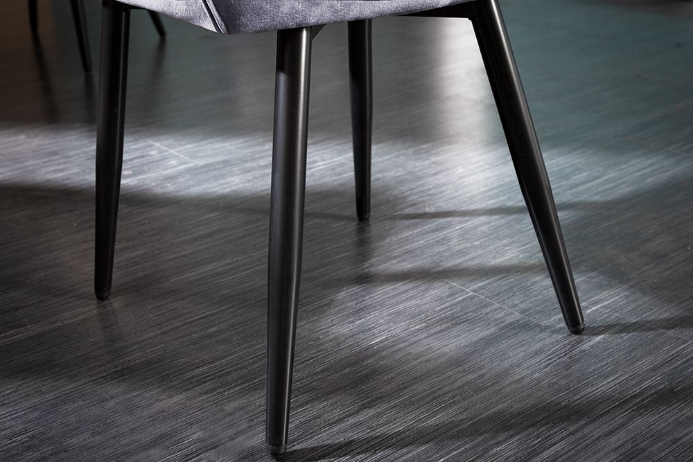 Design Stuhl MILANO grau Samt mit Armlehne Ziersteppung gepolstert schwarze Metallbeine