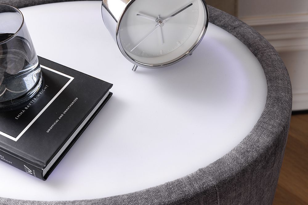 Nachttisch SIGNUM 55cm oval grau Vogue Seiden Samtstoff inkl. Beleuchtung Schubladen