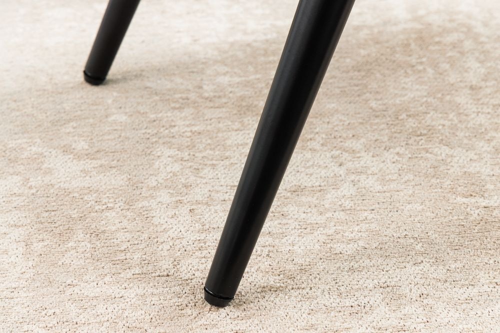 Moderner Hocker SCANDINAVIA grau Samt schwarze Metallbeine Fußhocker