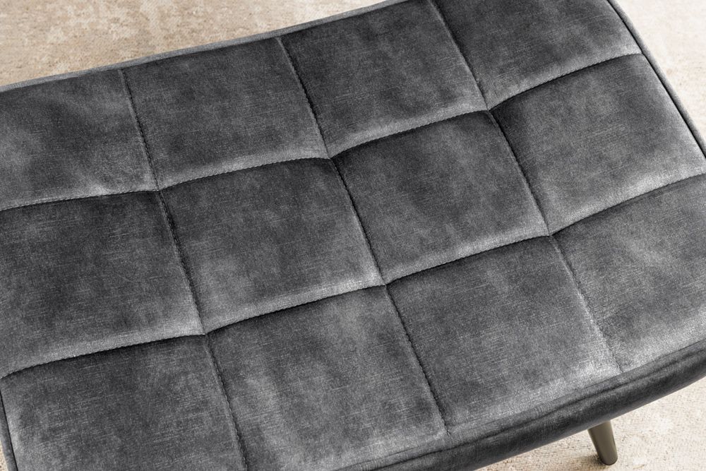 Moderner Hocker SCANDINAVIA grau Samt schwarze Metallbeine Fußhocker