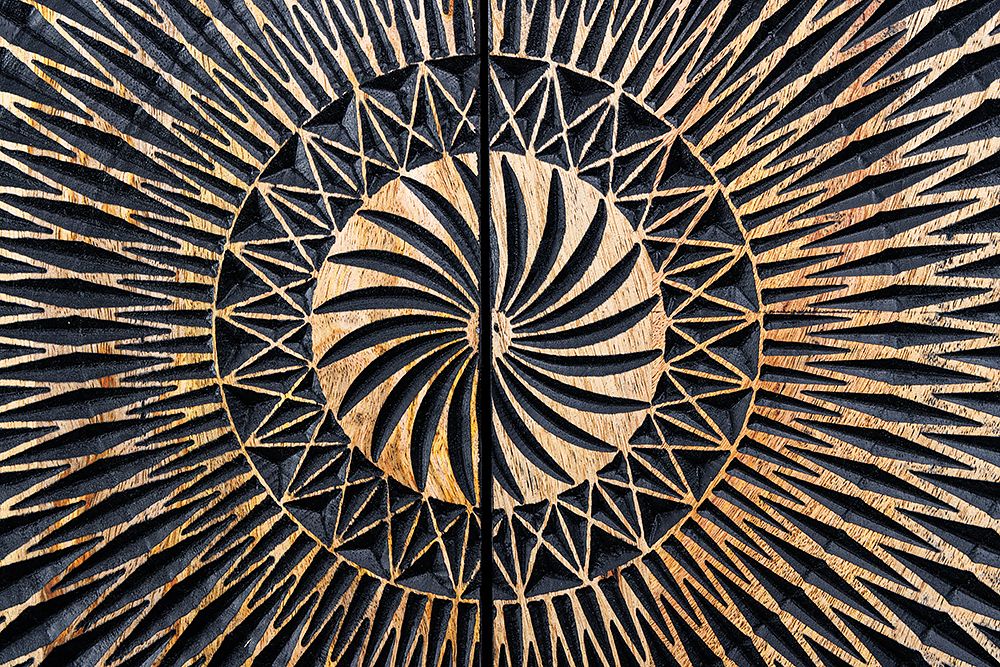 Design Highboard ILLUSION 120cm schwarz Mangoholz Massivholz mit 3D Schnitzereien gold Eisen Metallgestell