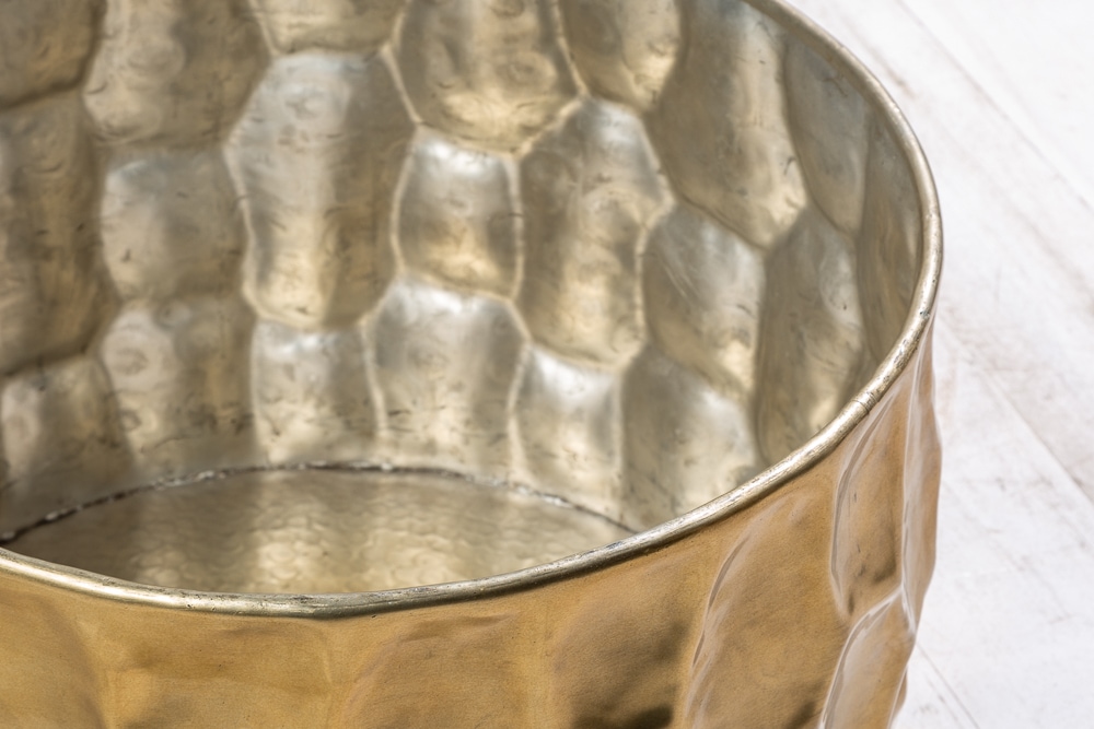 Runder Couchtisch ORGANIC ORIENT 55cm gold Metall Hammerschlag 3D-Design handmade