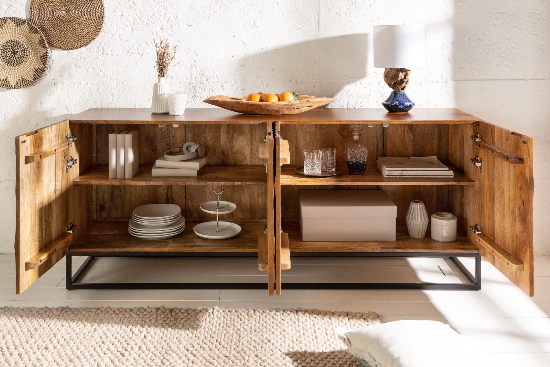 Massives Sideboard SCORPION 180cm braun Mangoholz aufwendige 3D Schnitzereien