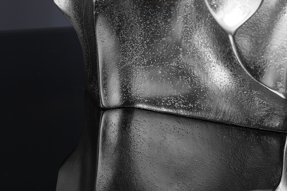 Handgefertigte Vase LIQUID 30cm silber Metall Hammerschlag Design