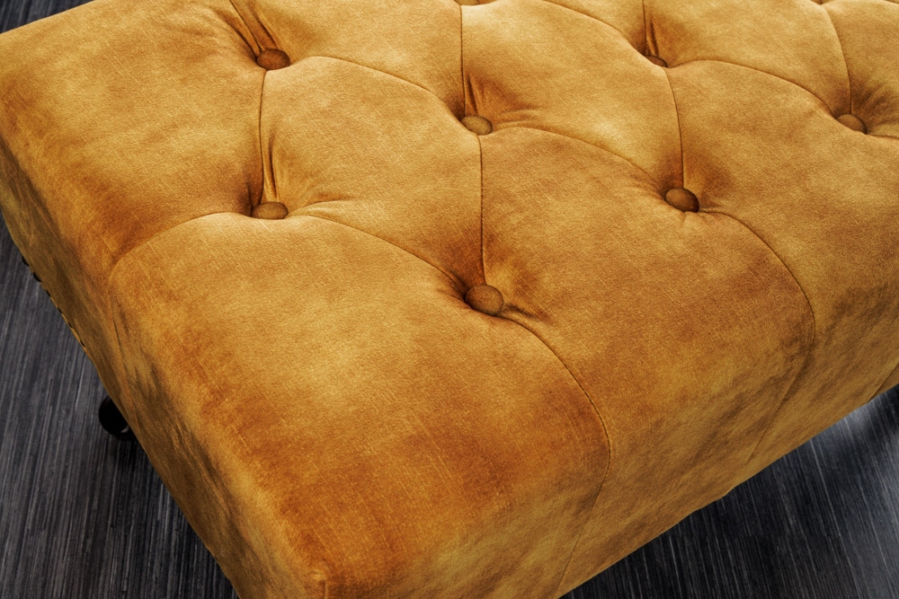 Design Fußhocker CHESTERFIELD 80cm senfgelb Samt Knopfheftung Nietenbesatz