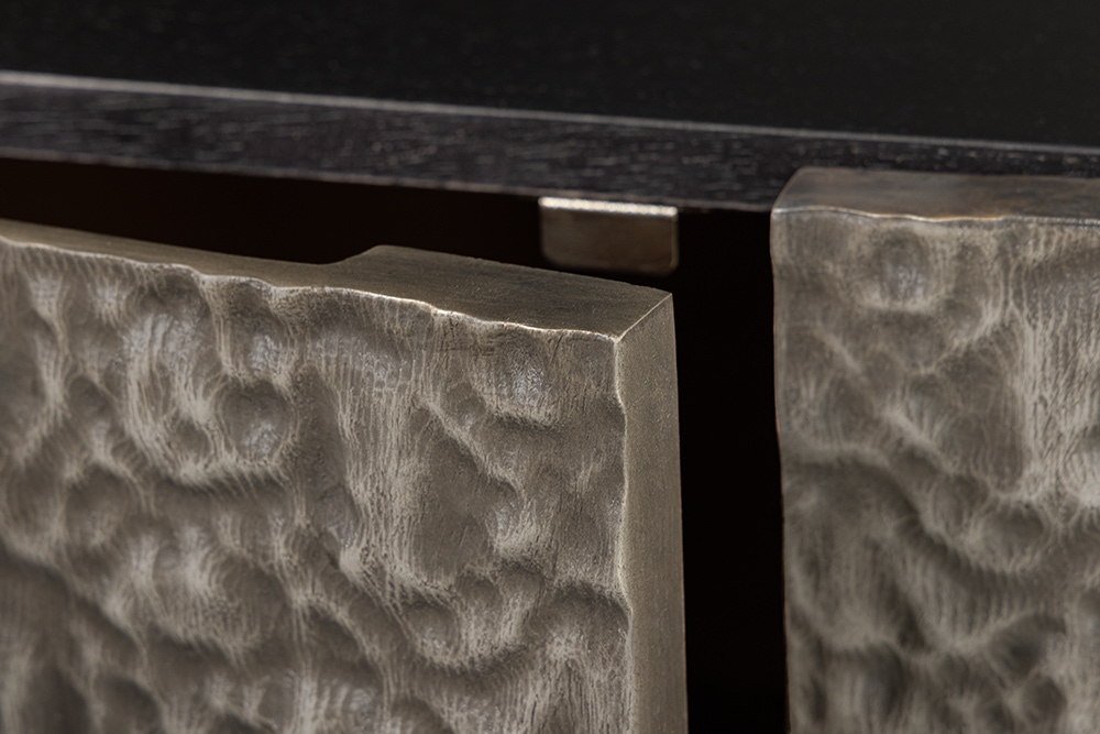 Handgefertigtes Sideboard CROCO 180cm grau schwarz Mangoholz mit 3D Schnitzereien massiv Metall