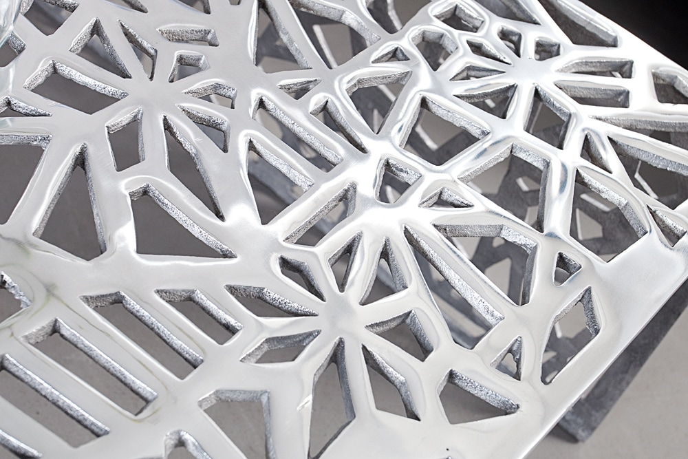 Handgearbeiteter Couchtisch ABSTRACT 60cm Alu silberfarbig im Gap Design
