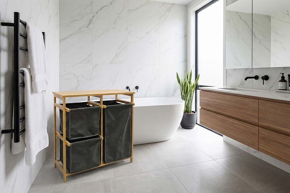 Massivholz Wäschekorb LAGOON SPA 70cm natur grau Bambus drei Wäschebeutel waschbar