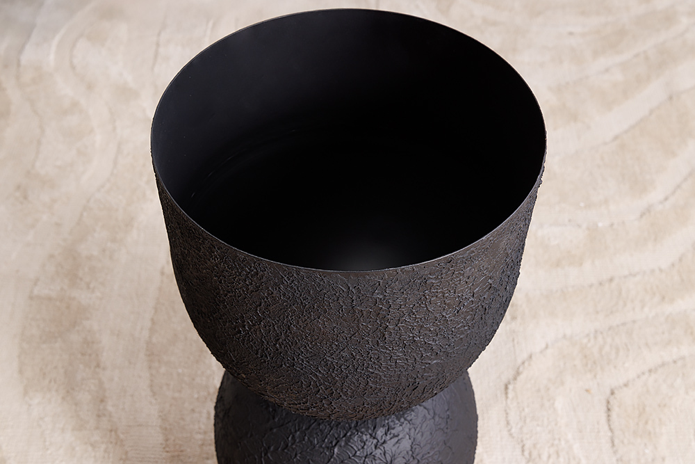 Moderne Vase SANDGLASS XL 70cm schwarz Eisen handmade beidseitig nutzbar