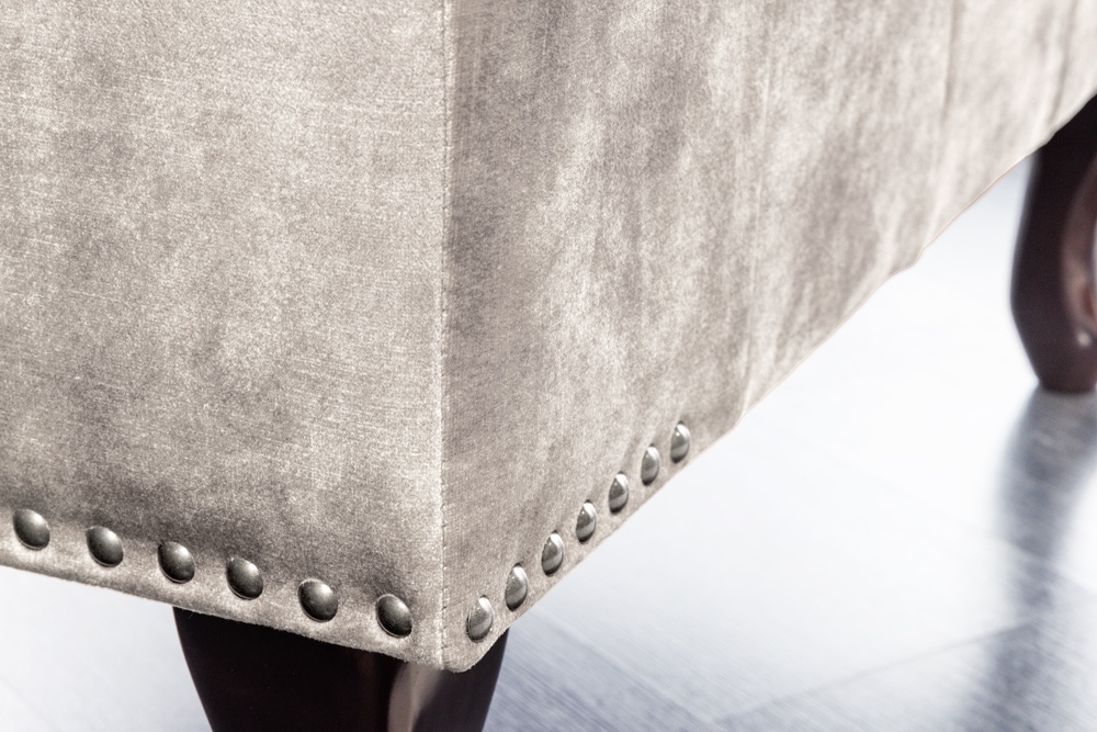 Design Sitzhocker CHESTERFIELD 80cm champagner beige Samt Knopfheftung Nietenbesatz