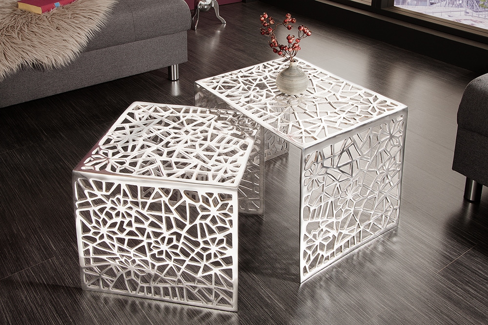 Handgearbeiteter Couchtisch ABSTRACT 49cm 2er Set silber im Gap Design