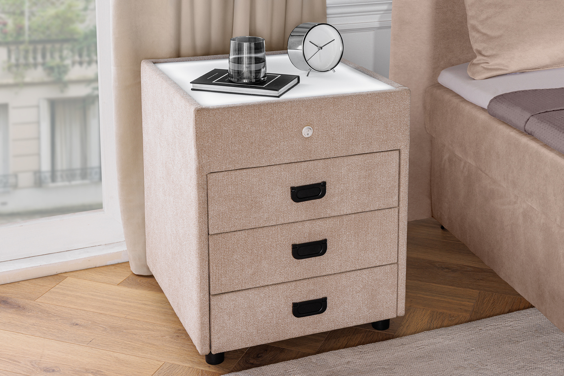 Quadratischer Nachttisch TOULOUSE 55cm beige Samt inkl. Beleuchtung und Schubladen
