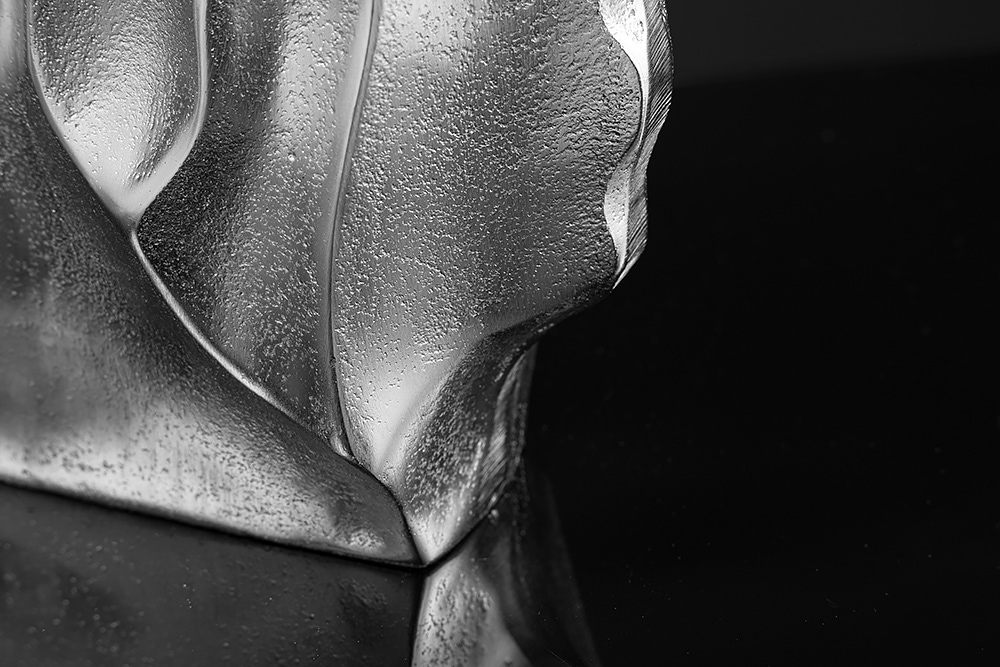 Handgefertigte Vase LIQUID 30cm silber Metall Hammerschlag Design
