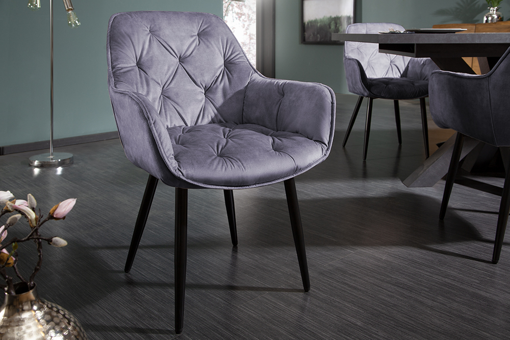 Design Stuhl MILANO grau Samt mit Armlehne Ziersteppung gepolstert schwarze Metallbeine
