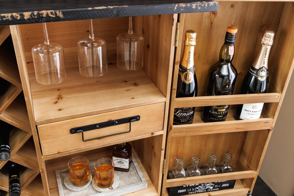 Design Barschrank BODEGA 120cm natur Pinienholz mit 3D-Front und Flaschenregal
