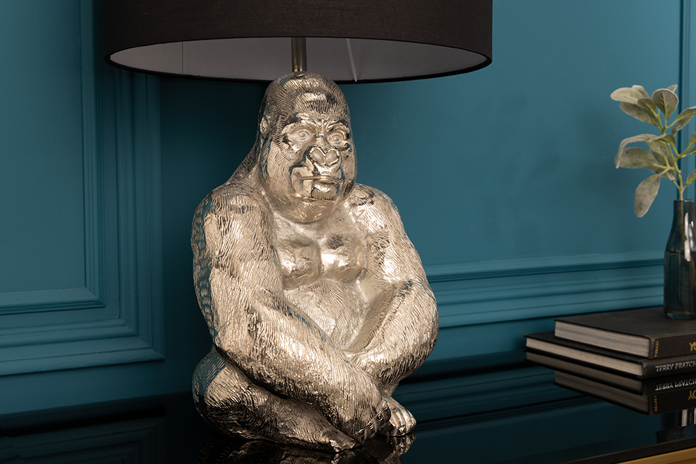 Handmade Tischlampe KONG 60cm silber Metall Affe Gorilla Dekoleuchte schwarzer Lampenschirm