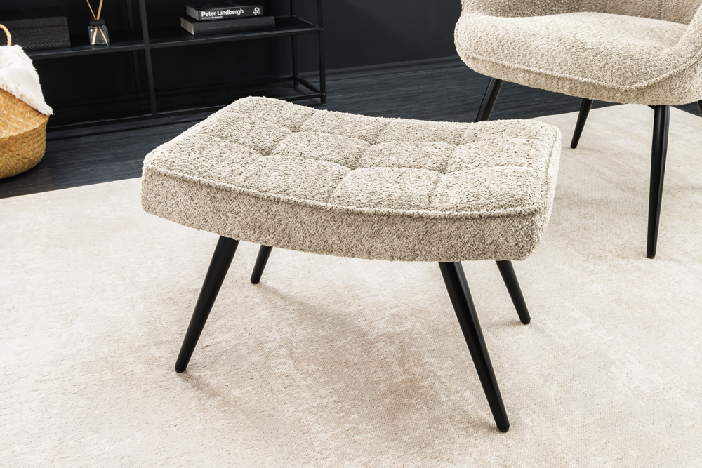 Moderner Hocker SCANDINAVIA champagner greige Bouclé schwarze Metallbeine Fußhocker