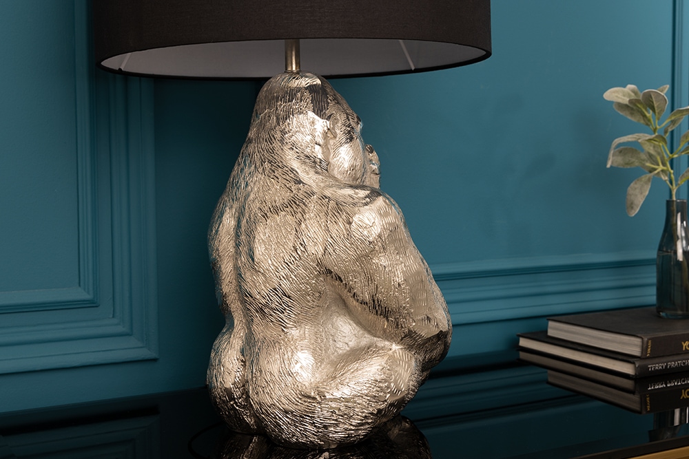 Handmade Tischlampe KONG 60cm silber Metall Affe Gorilla Dekoleuchte schwarzer Lampenschirm