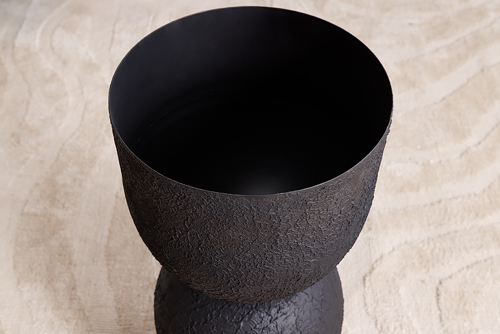 Moderne Vase SANDGLASS L 55cm schwarz Eisen handmade beidseitig nutzbar