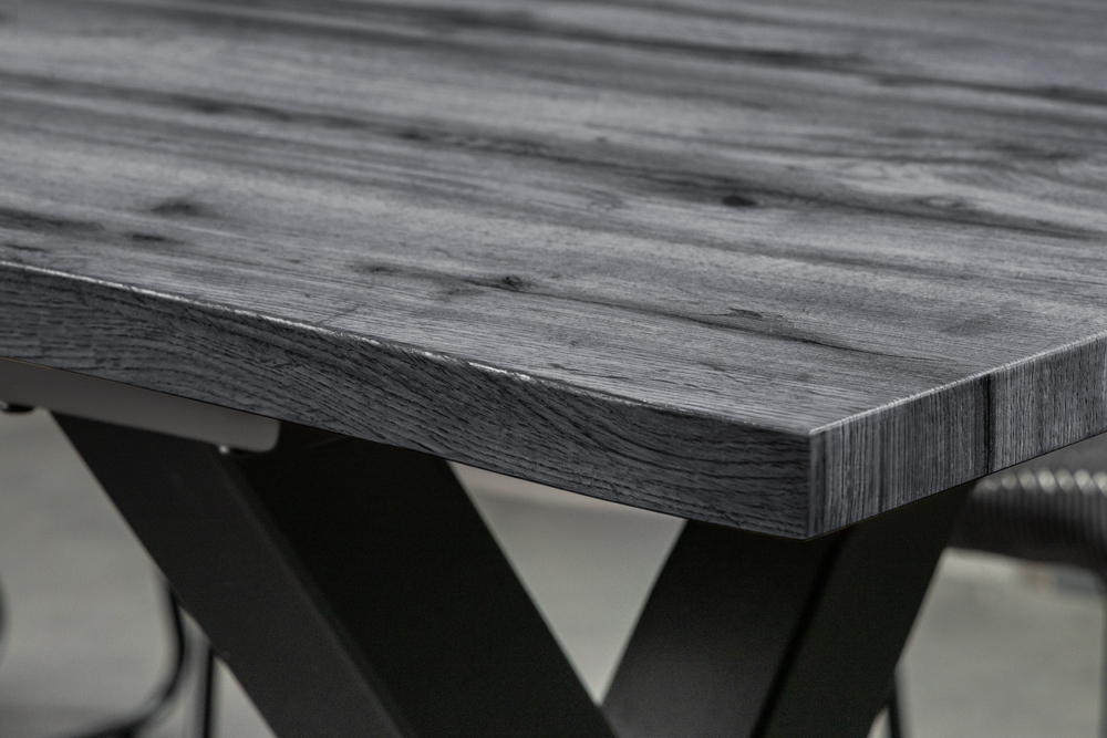 Ausziehbarer Esstisch WILD 180-220cm grau gekälkt Wildeichen-Design Baumkante schwarz