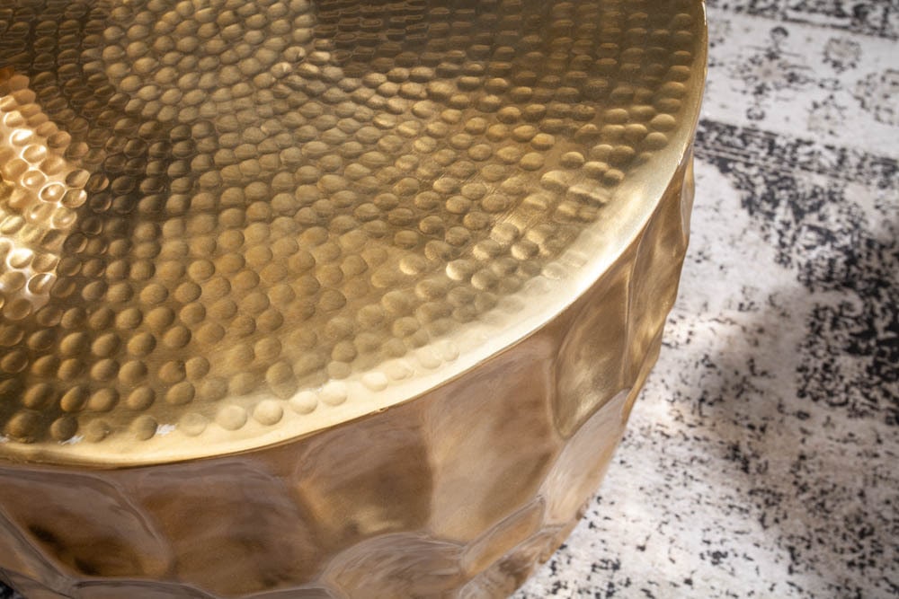 Runder Couchtisch ORGANIC ORIENT 55cm gold Metall Hammerschlag 3D-Design handmade