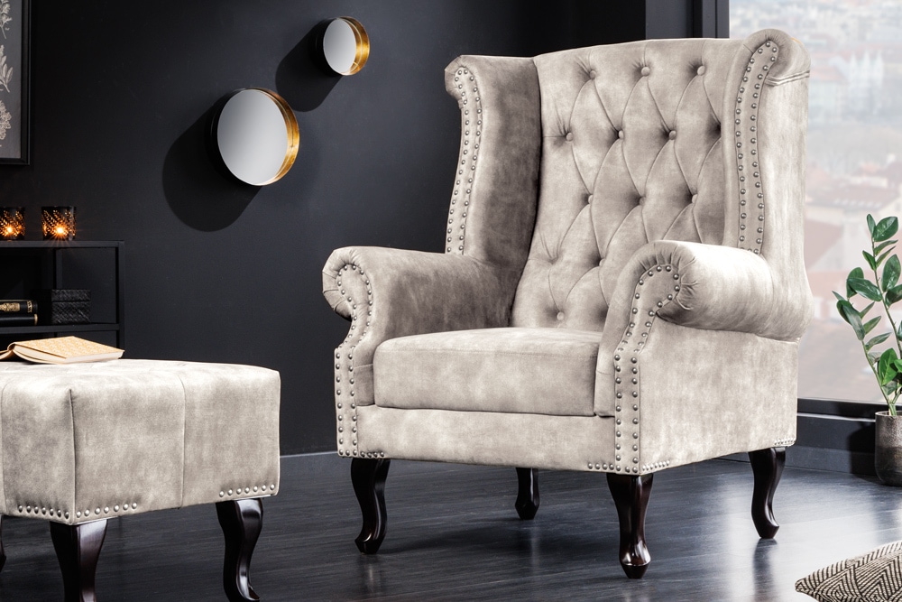 Design Ohrensessel CHESTERFIELD 105cm champagner beige Samt silber Ziernieten