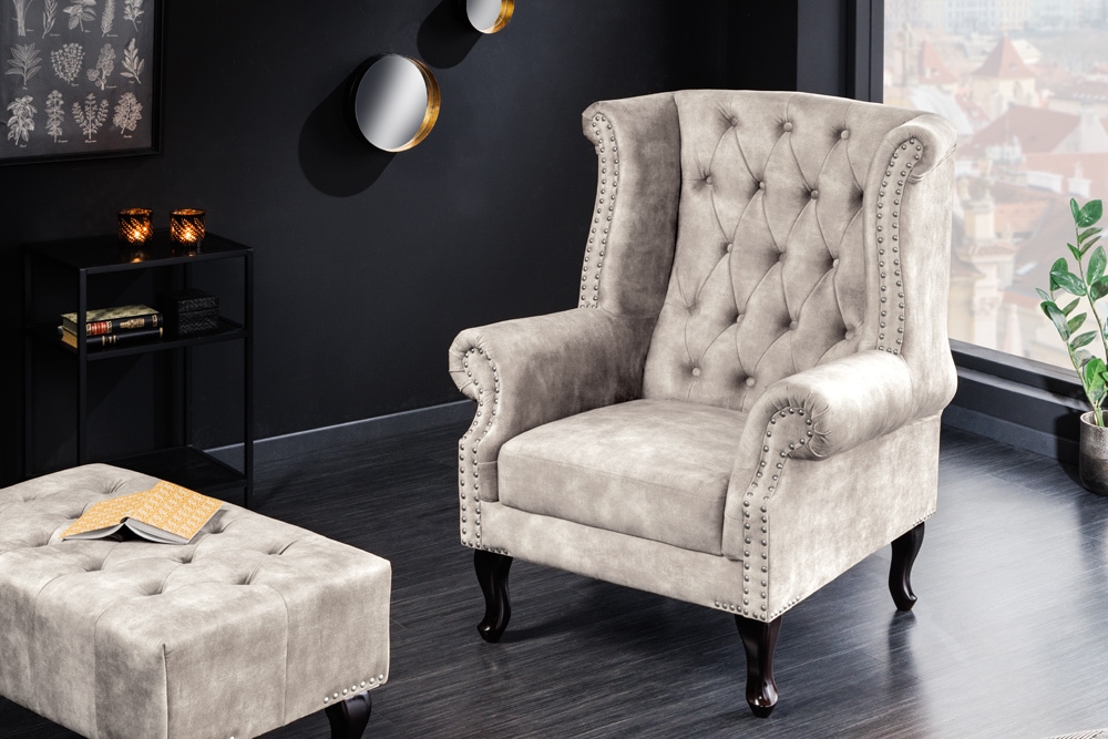 Design Ohrensessel CHESTERFIELD 105cm champagner beige Samt silber Ziernieten