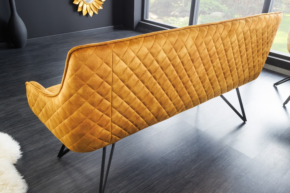 Design Sitzbank EUPHORIA 160cm senfgelb Samt Retrostil Ziersteppung Hairpin Legs Metallbeine Armlehnen