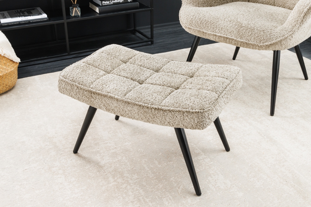 Moderner Hocker SCANDINAVIA champagner greige Bouclé schwarze Metallbeine Fußhocker