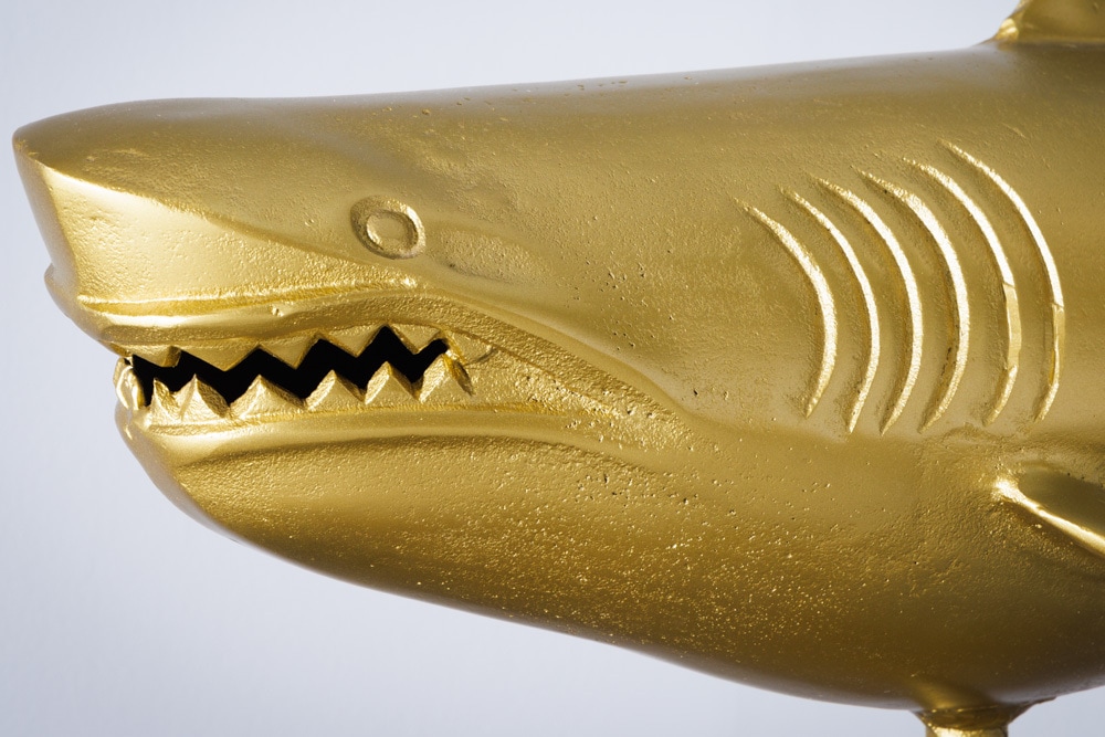 Maritime Skulptur HAI 103cm gold handmade Metall Design Haifisch