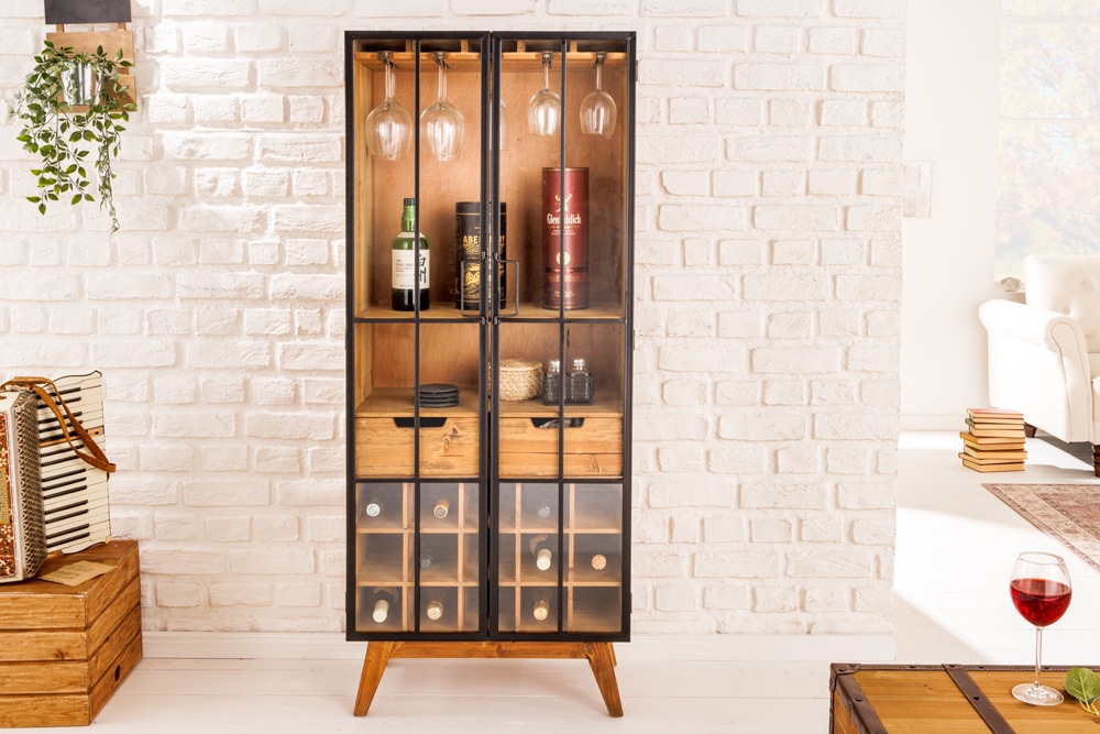 Massive Vitrine SEVEN SEAS 150cm natur Pinie Industrial-Türen Metall Barschrank