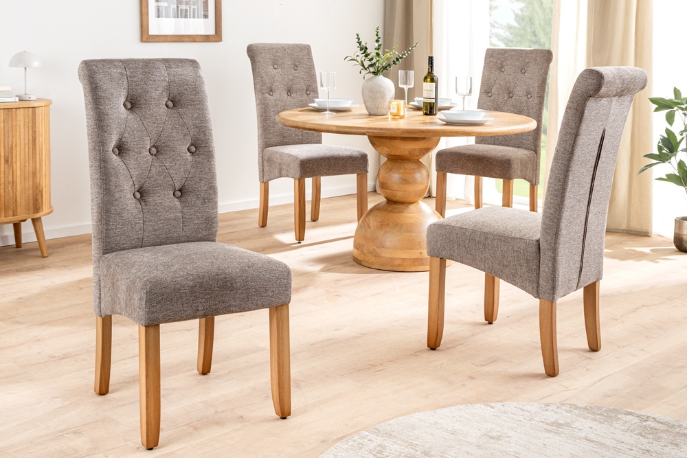 Design Stuhl CASA taupe Strukturstoff Massivholzbeine mit Zierknöpfen und Nackenrolle