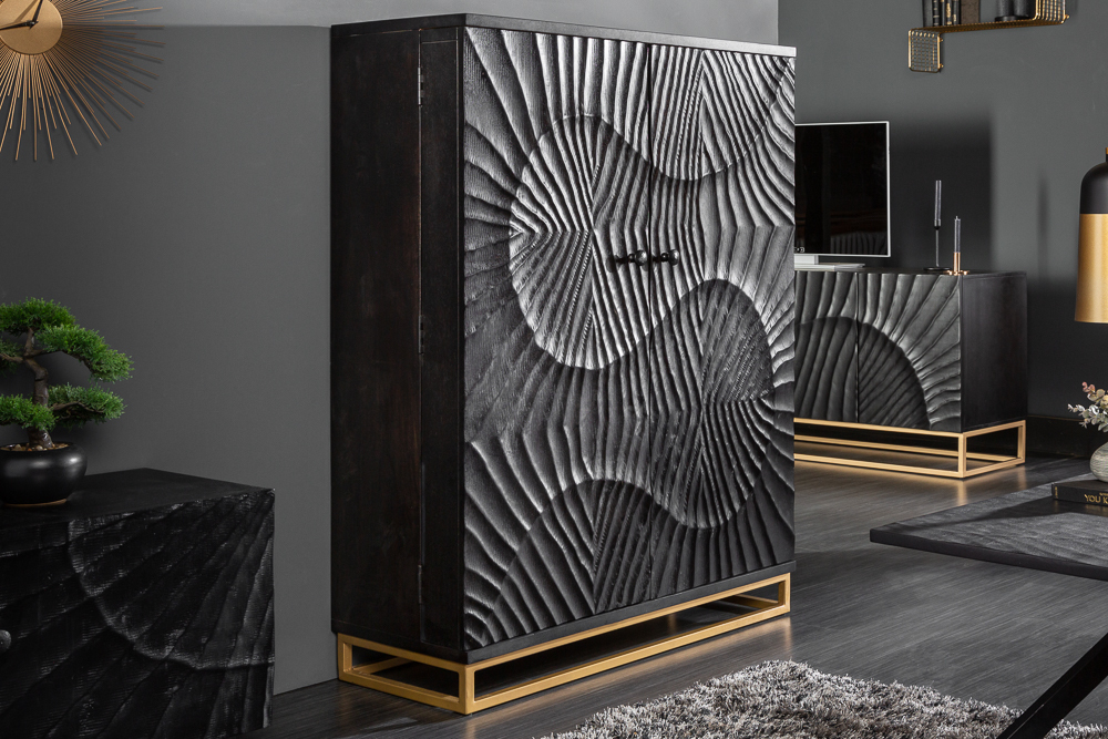 Massiver Barschrank SCORPION 141cm schwarz Mangoholz mit 3D Schnitzereien