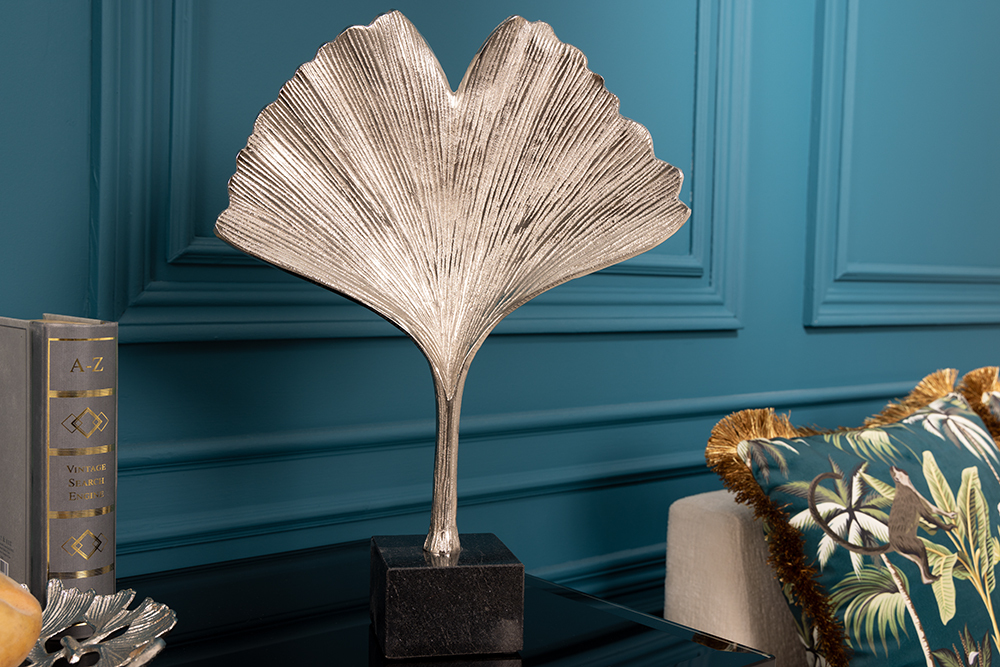 Dekorative Skulptur GINKGO LEAF 45cm silber handmade Metall mit Marmorsockel