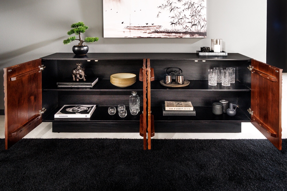 Massives Sideboard FLUID 175cm walnuss-braun Akazienholz 3D-Design schwarzer Sockelfuß
