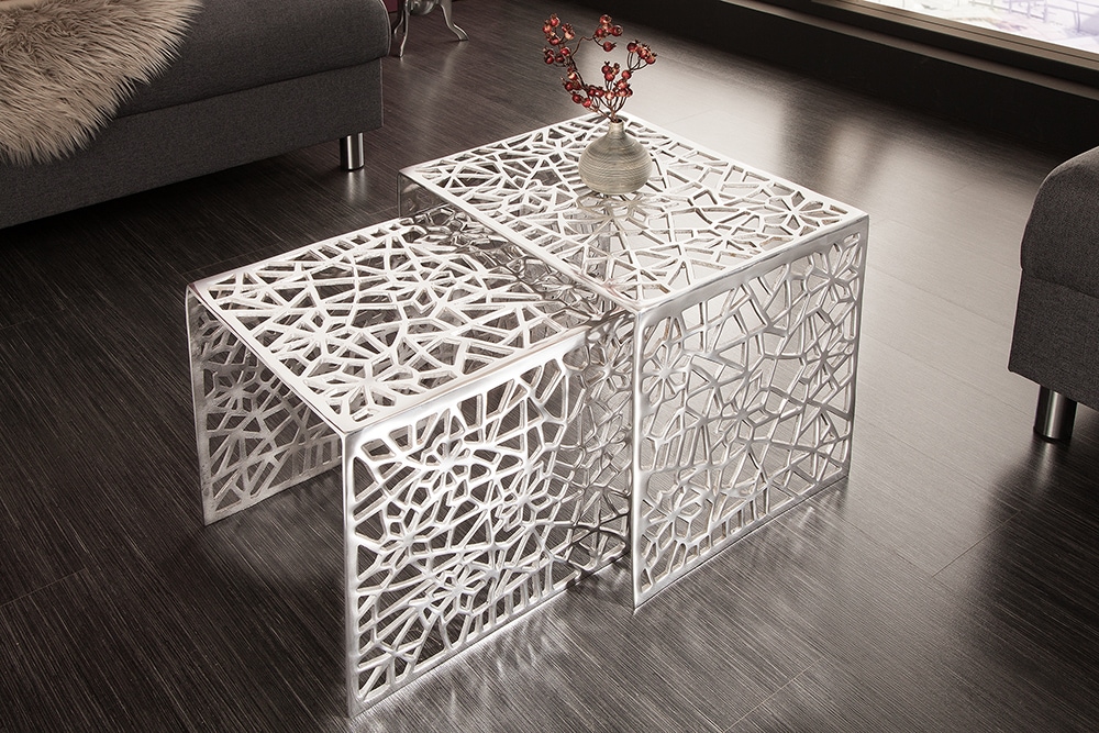 Handgearbeiteter Couchtisch ABSTRACT 49cm 2er Set silber im Gap Design