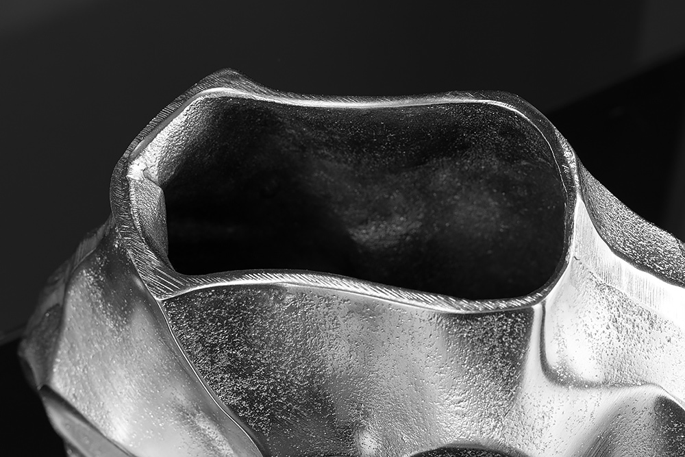 Handgefertigte Vase LIQUID 30cm silber Metall Hammerschlag Design