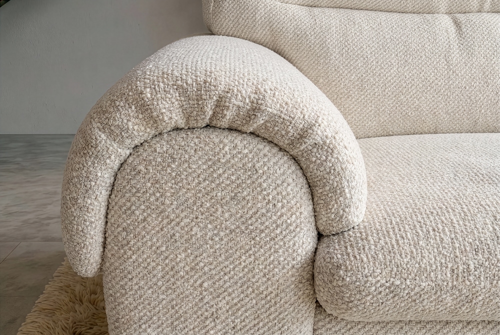 3-Sitzer Sofa SIXTH SENSE 210cm beige Bouclé-Strickstoff mit Nosagfederung und Daunenfedern
